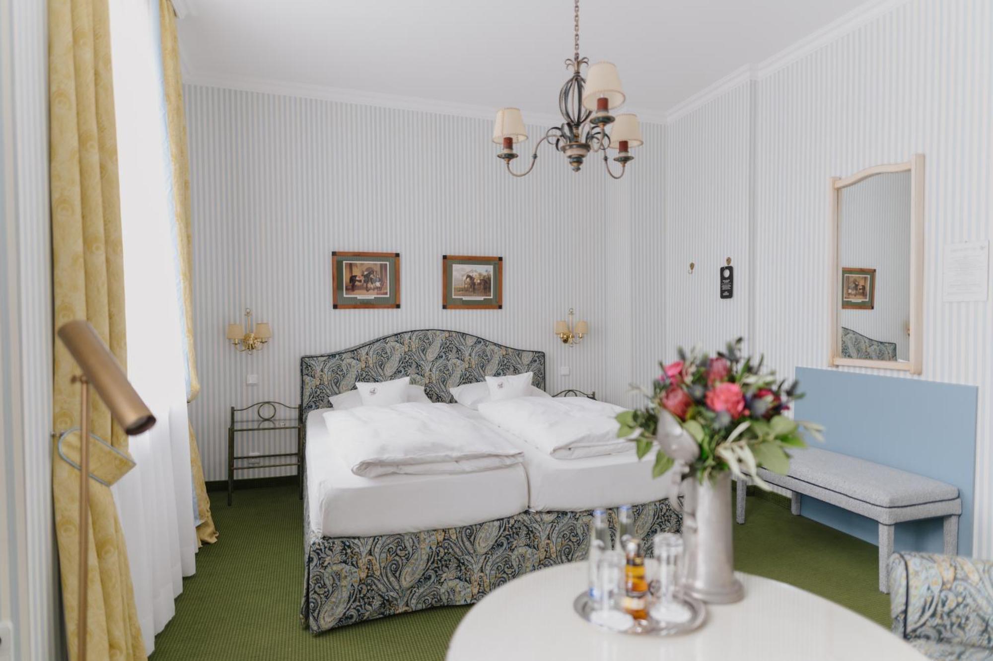 Romantik Hotel Zur Post Fuerstenfeldbruck Dış mekan fotoğraf