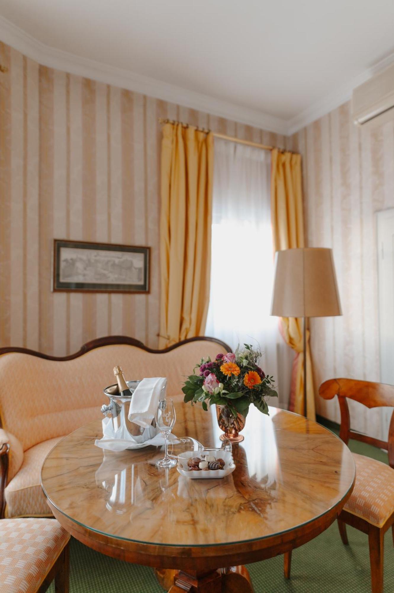 Romantik Hotel Zur Post Fuerstenfeldbruck Dış mekan fotoğraf