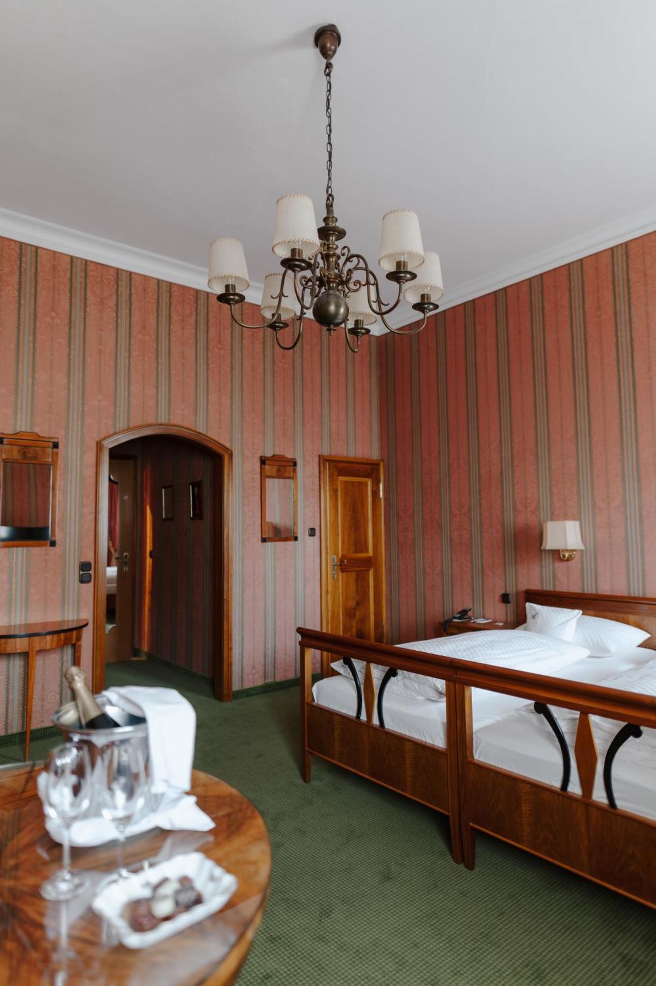 Romantik Hotel Zur Post Fuerstenfeldbruck Dış mekan fotoğraf